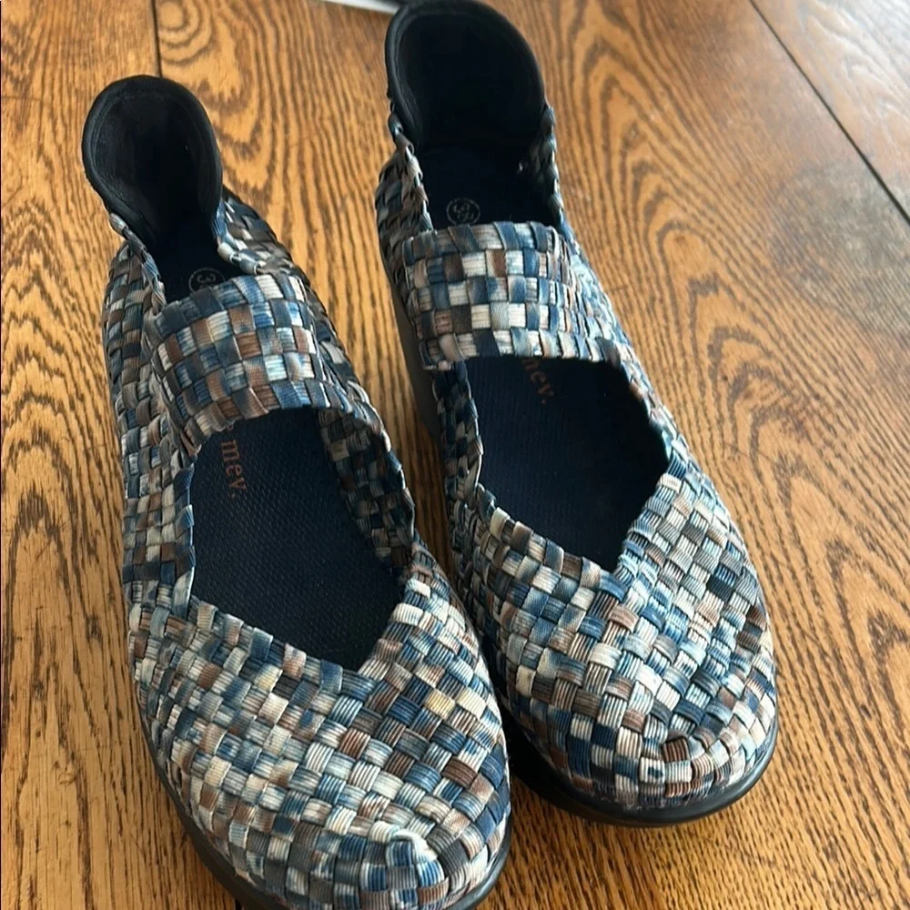 bernie mev. Blue and Brown Woven Wedges